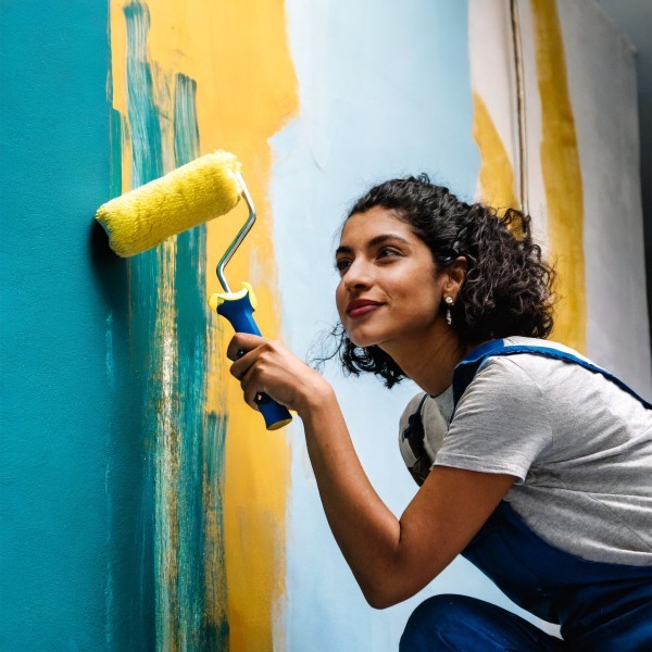 Descubre cómo pintar una pared rugosa -canalHOGAR
